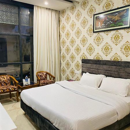 Hotel Hollywood - Family Hotel Zirakpur Eksteriør billede