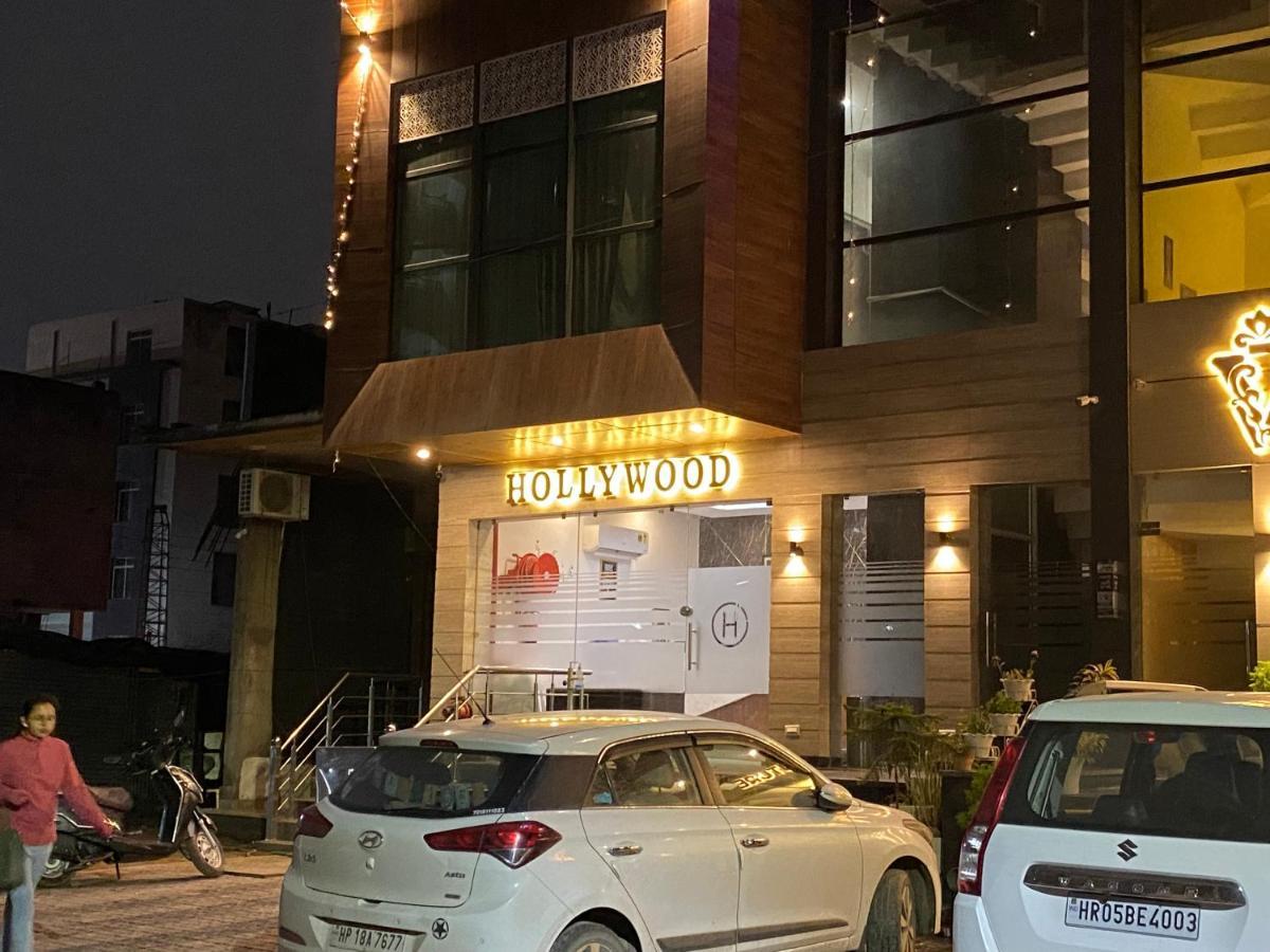 Hotel Hollywood - Family Hotel Zirakpur Eksteriør billede